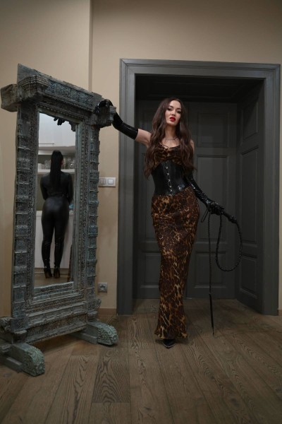 Mistress Olivia 32 