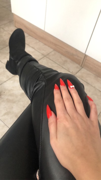 Madam Evelin 37 