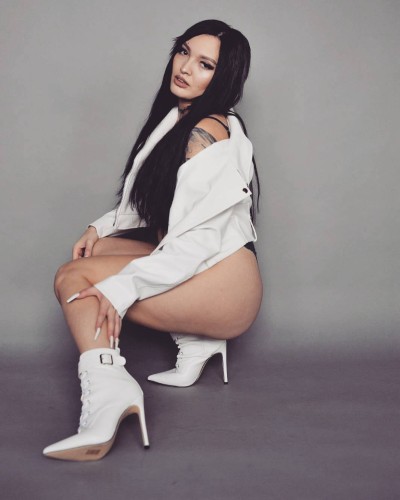 Madam Evelin 24 
